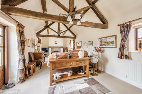 First Floor Sitti...