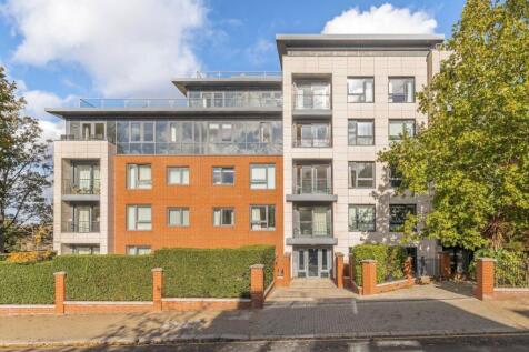 2 Bedroom Flat in SW15 6DP