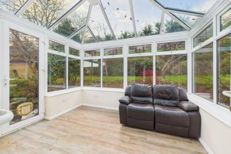 8. CAM04922G0-PR0096-STILL015