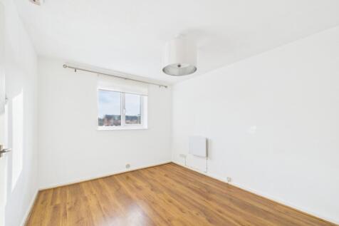 CAM01740G0-PR0350-STILL008