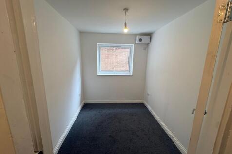 Crocus Way, Springfield, Chelmsford, Essex photo 5