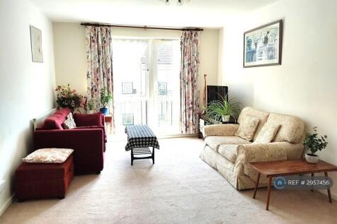 7.9 m x 3.5 m Lounge Sofas And Juliette Balcony