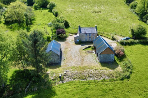132 Acre Farm with 2 Cottages