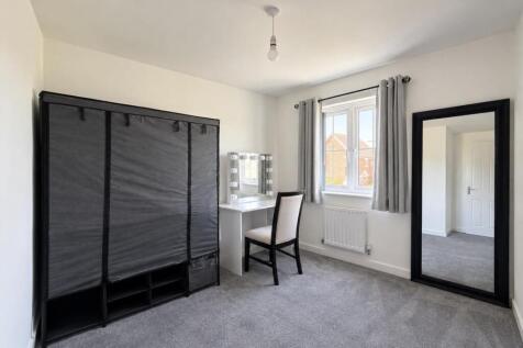 Larch Way, Red Lodge, Bury St. Edmunds photo 5