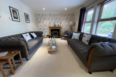 Lounge a.JPG