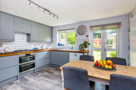 Kitchen/Breakfast...