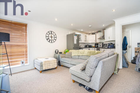 Lounge &amp; Kitchen