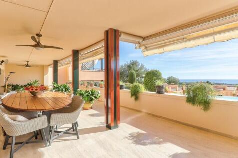 Terrace onto pool 1 