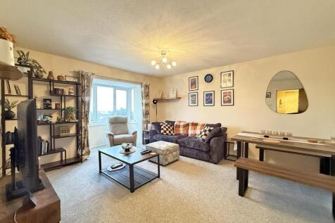 Vaughan Close 49 - Lounge.jpg