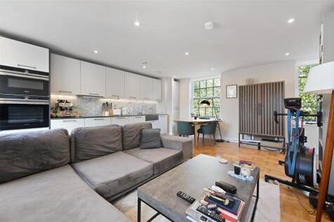 Garland Court