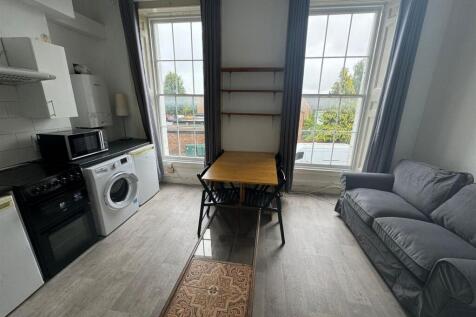 lounge kitchen.jpg