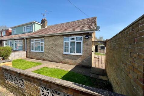3 bedroom Semi Detached Bungalow for rent