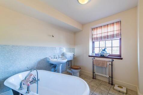 1ST FLOOR BEDROOM 1 EN-SUITE