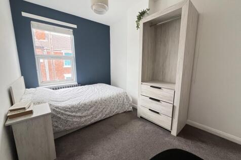 West End //  1 x Room Remaining // JUN 2027 photo 3