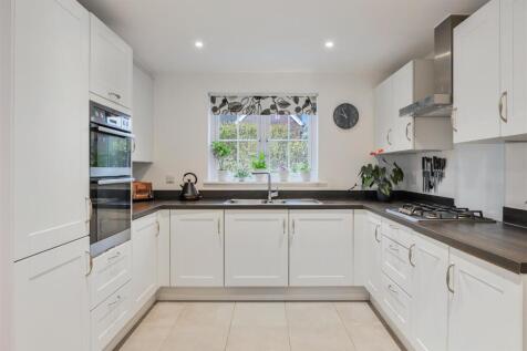 WOODLANDS CLOSE (10).jpg