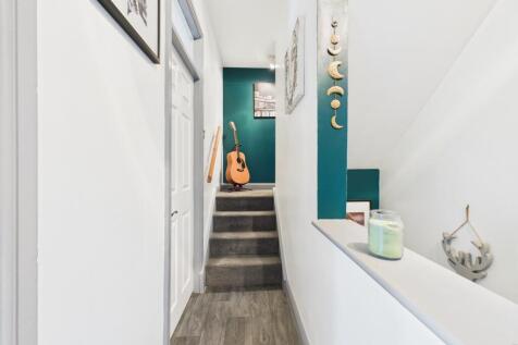 CAM03729G0-PR0019-STILL018