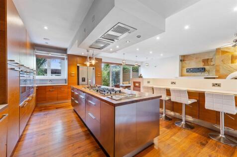 41 Oaklands Avenue, Isleworth TW7-5.jpg