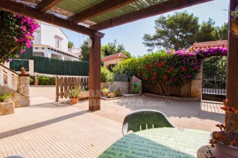 Villa with pool near the beach in Arenal den Castell