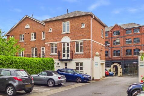 3-bed-house-central-cheltenham17.jpg