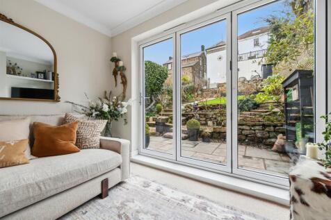 Sitting Room to garden.jpg