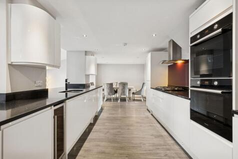 Kitchen/Dining Area