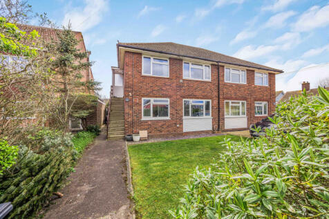 Modernised and beautifully presented Flat with GA