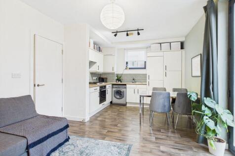 LIVING ROOM TO KITCHEN/DINING ROOM