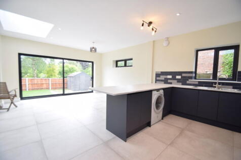 Hale Road, Hale Barns, Altrincham, WA15 8SY photo 3