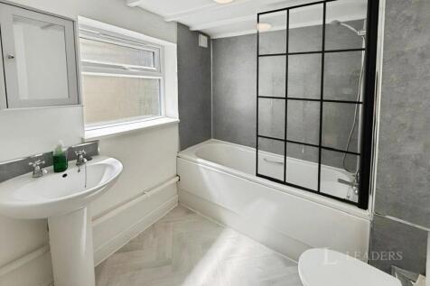 Marlborough Street, SN7 photo 3