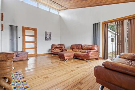 4 bed, 2 bath Detached Bungalow in Cardiff - Photo 8