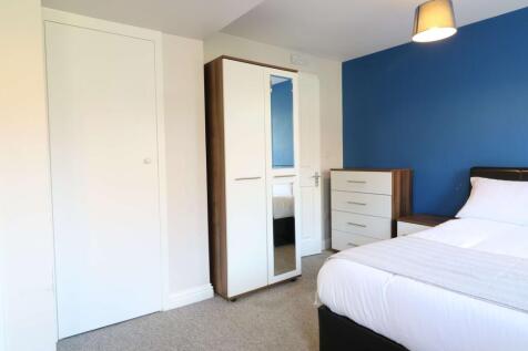 56 Hill View Crescent Room 2.JPG