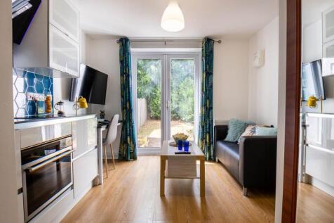 Apt_3_1_WoodlandWay_