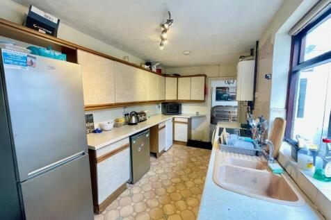 Kitchen 2.jpg