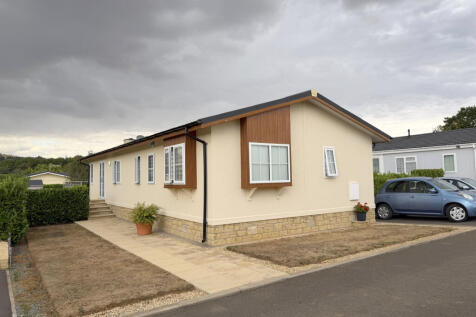 2 Bedroom Park Home for Sale