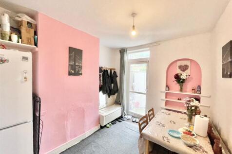 WhatsApp Image 2025-09-18 at 14.06.22 (1).jpeg