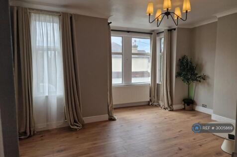 Spacious Master Double Bedroom