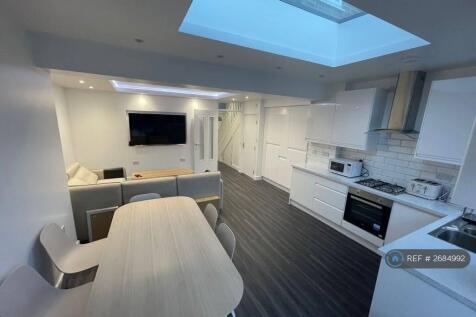 Lounge And Kitchen 2