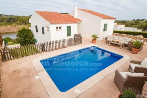 Villa with license and sea views in Addaia - Menorca