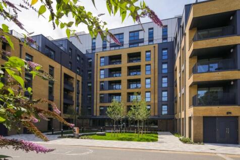 1-bed flat on Station View Guildford GU1, £1,960/mo