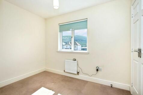 4 bed, 3 bath Detached in Leeds - Photo 10