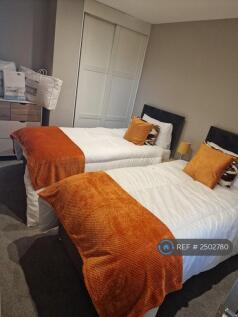 Bedroom - Beds Can Form a King Bed