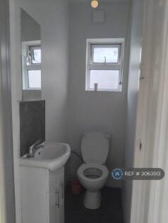 Vicarage Farm Road, Hounslow, TW5 photo 3