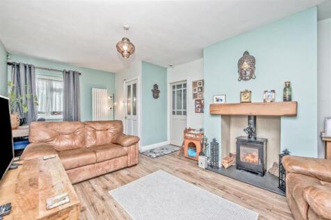 Living / Dining Room: