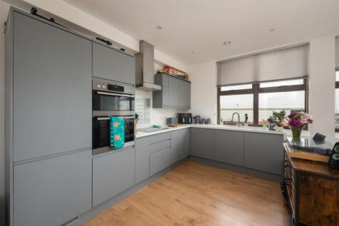 Oystergate Apartments, Wraik Hill