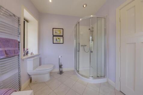 En Suite Bathroom 2 Alt