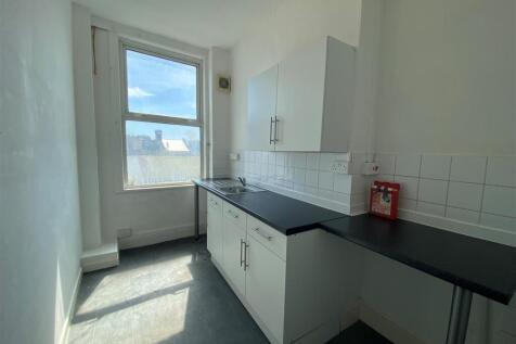 74 High Street FF - kitchen.jpg