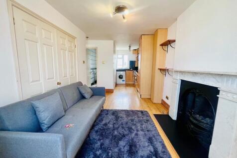 Jacksons Road, Holloway photo 3