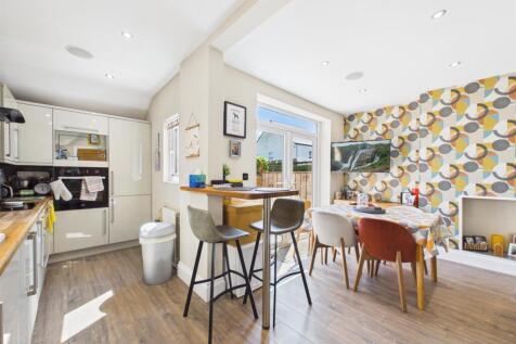 Dining room: