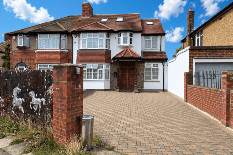 6 bed semi-detached house for sale Burns Way, Hou