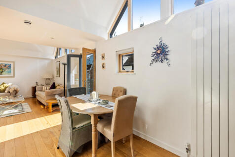 7 Dining Area